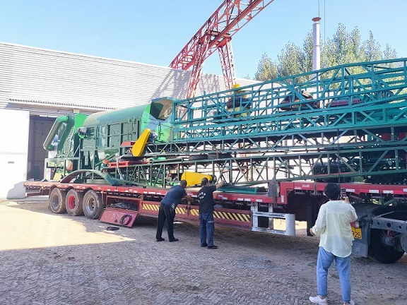 自動伸縮式出倉機(jī)